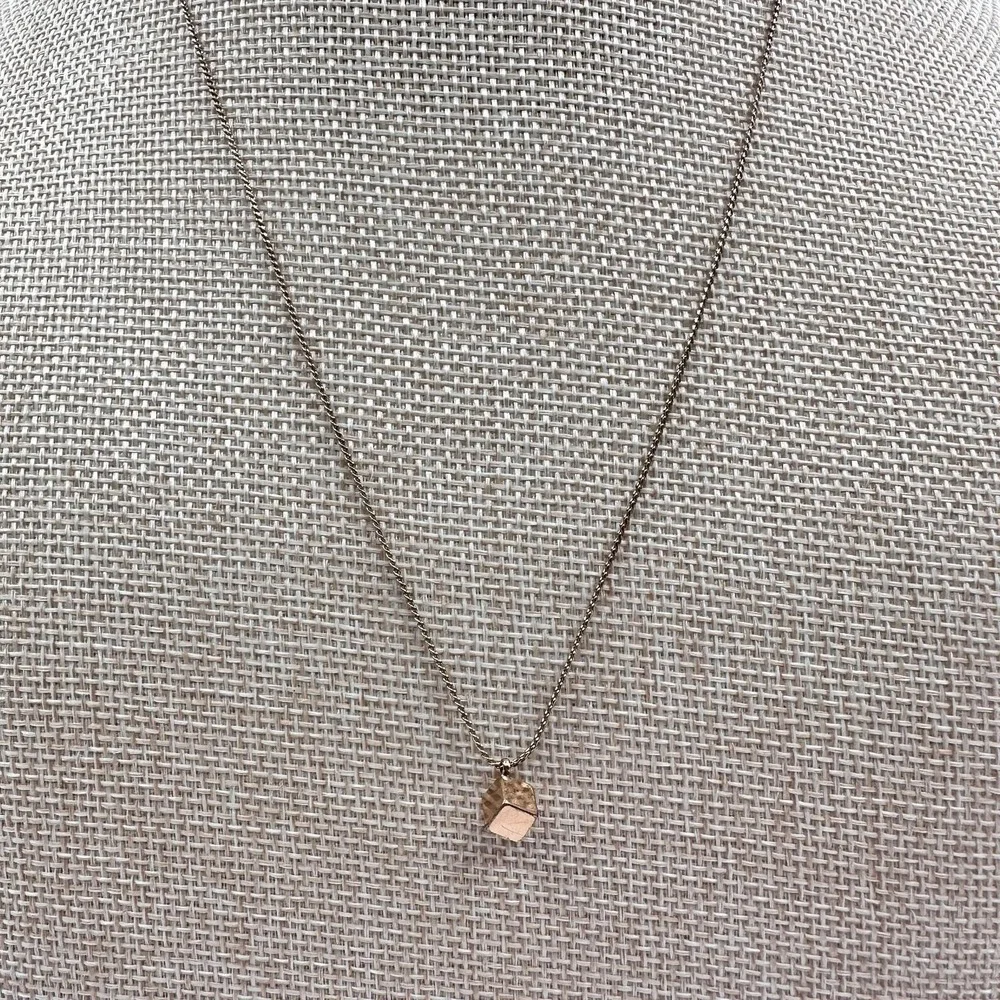 Vintage Y2K Gold Tone Hammered Cube Geometric Pendant Necklace Women's Jewelry‎